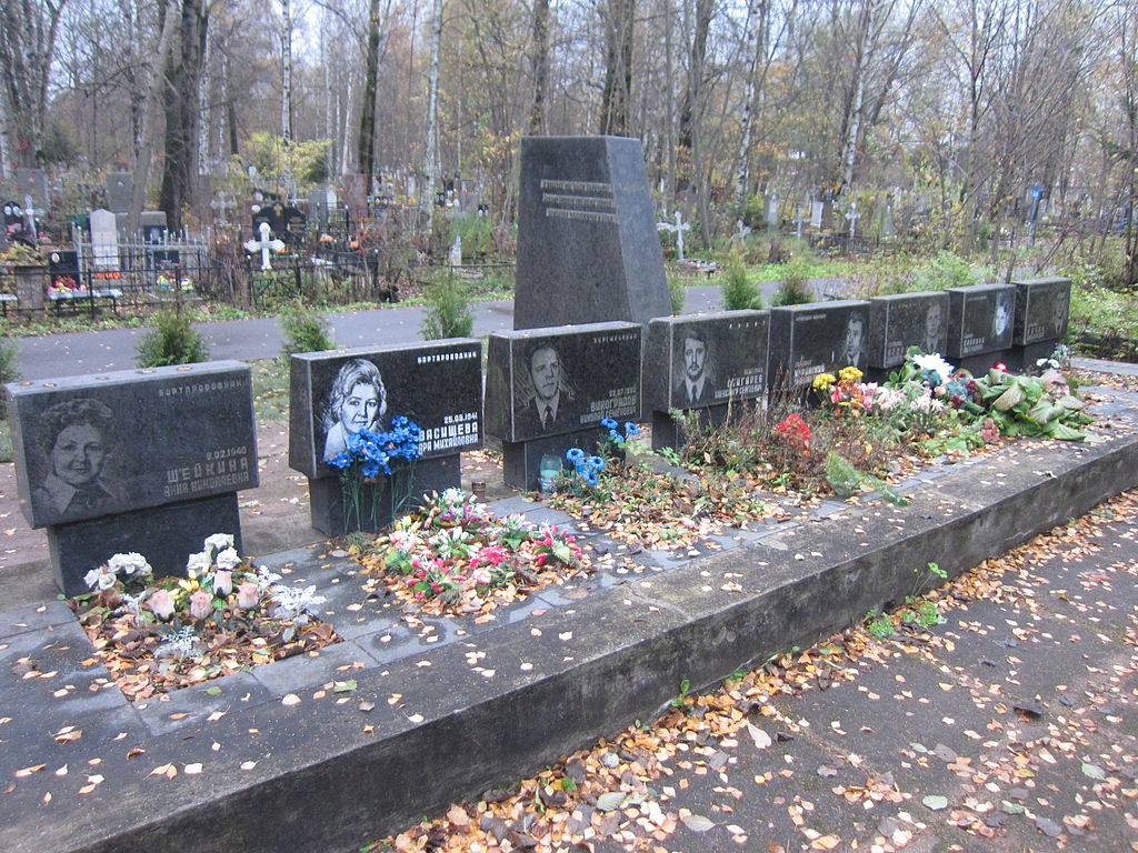 Братская могила экипажа самолета Як-42